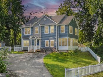 1345 Fairfield Loop