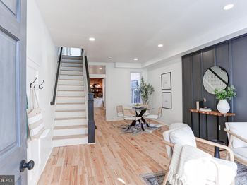 439 Vine