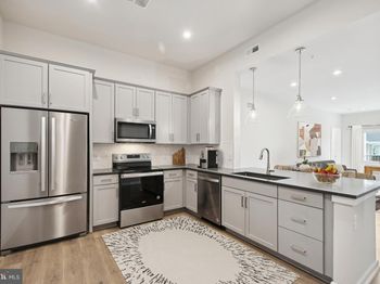 700 Mount Airy