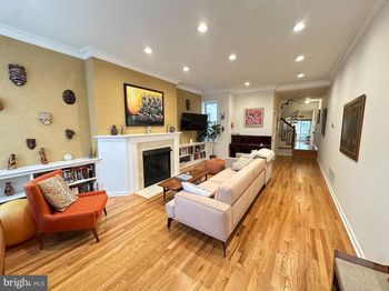 2046 Bainbridge