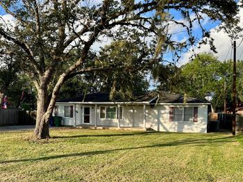 908 Hackberry