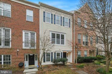 449 Leaning Oak Street