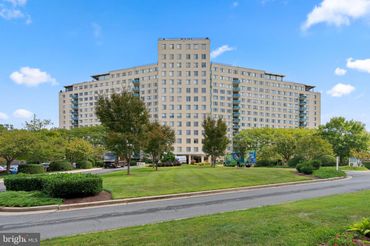 10401 Grosvenor Place Unit: 413