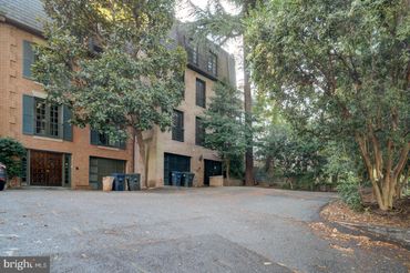 2142 Cathedral Avenue