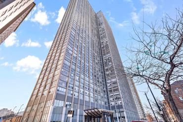 655 W IRVING PARK Road Unit: 4617