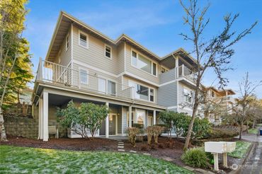 22635 SE 44th Place Unit: 1631