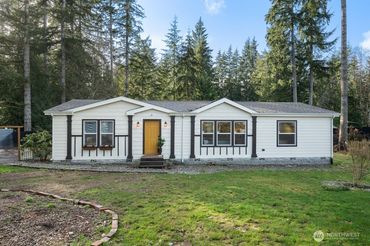 1192 E Lakeshore Drive W