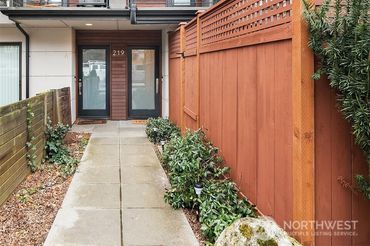 219 12th Ave Unit: B