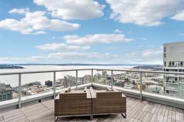 588 Bell Street Unit: 1603S