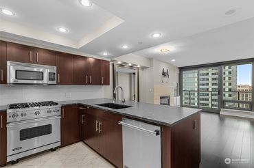 650 Bellevue Way Unit: 2506