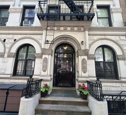 150 E 83rd Street Unit: 4D