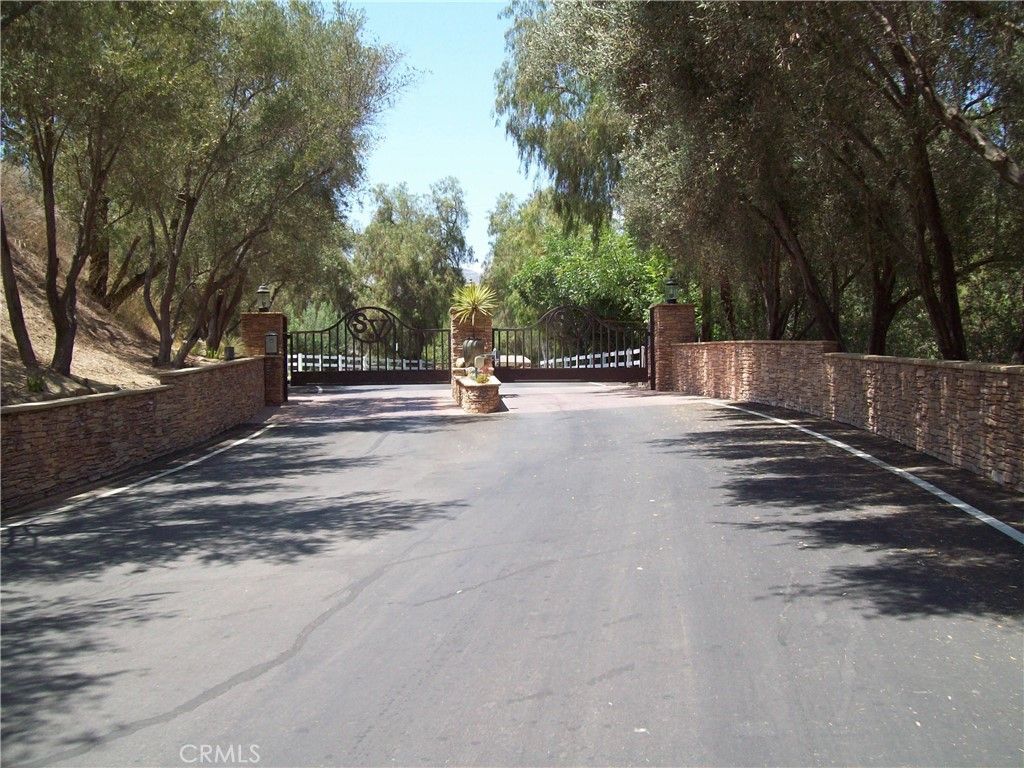 6947 Solano Verde Drive Somis, CA 93066 - MLS #SR24004377 - Luxury Estates  International