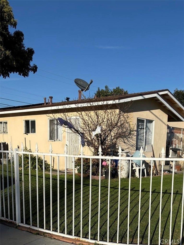 22438 Claretta Ave Hawaiian Gardens, CA 90716 - MLS #PW26041137 ...