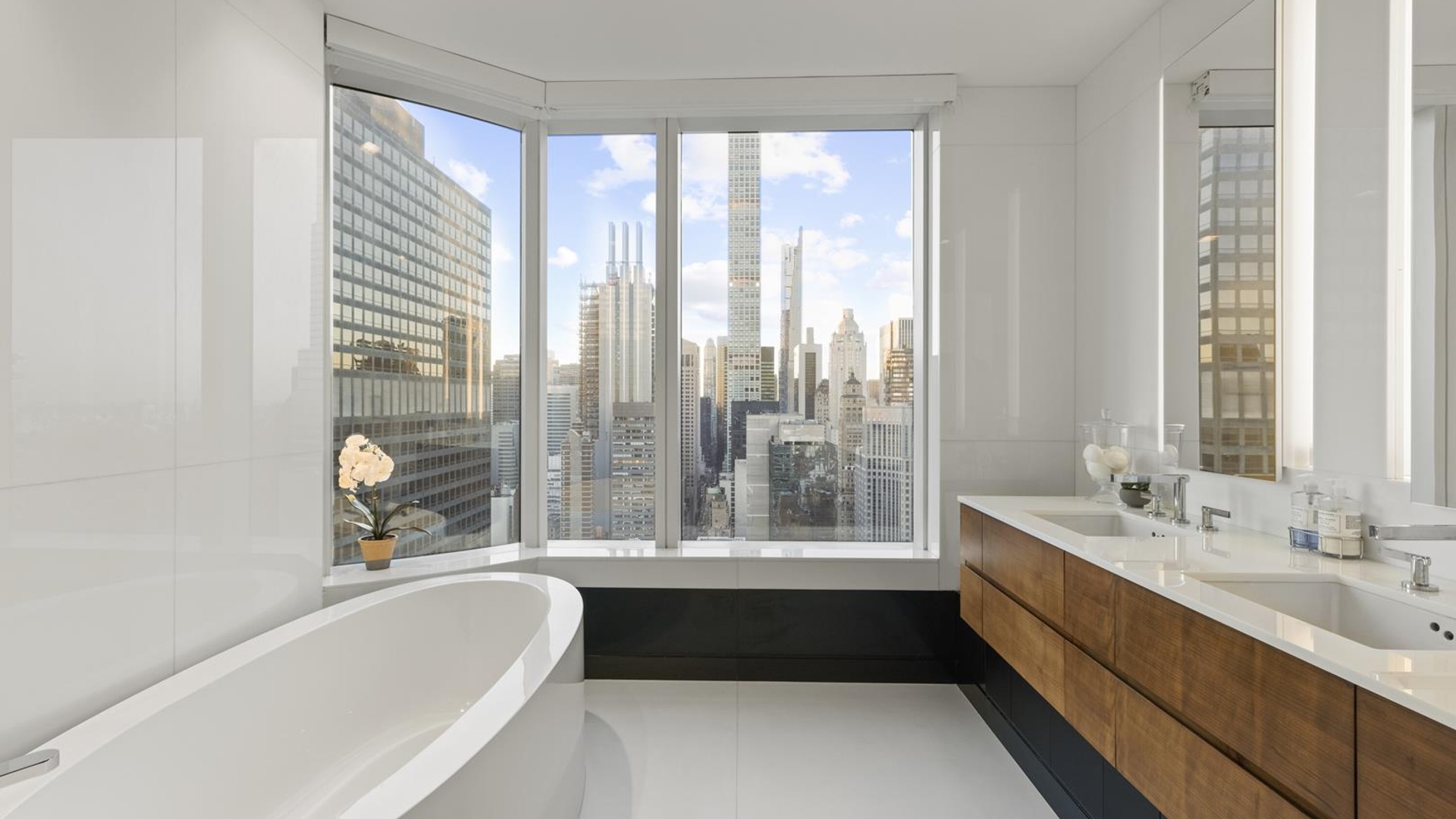 photo of 252 East 57th Street  ·  48D