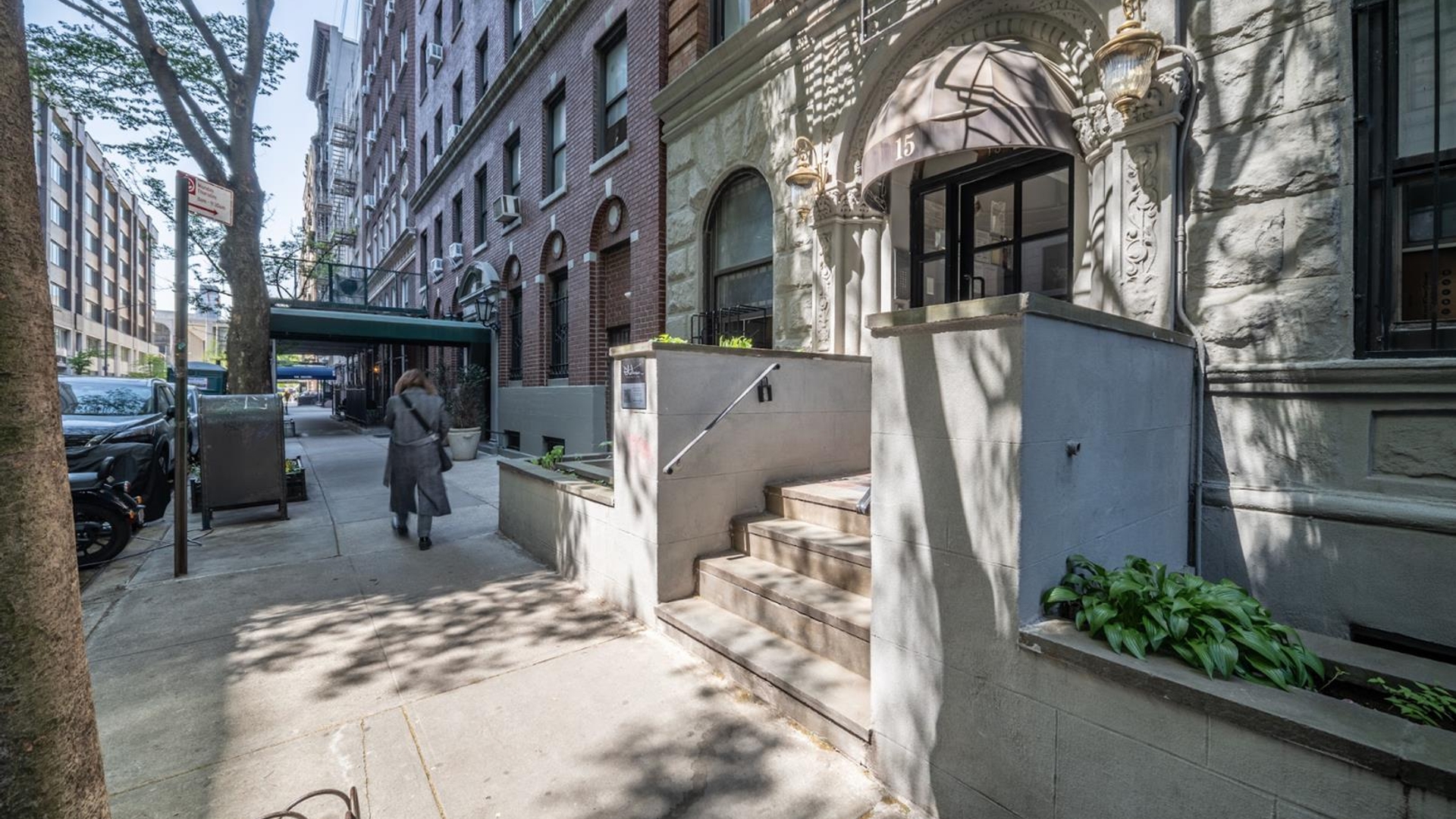photo of 15 West 64th Street  ·  3-D