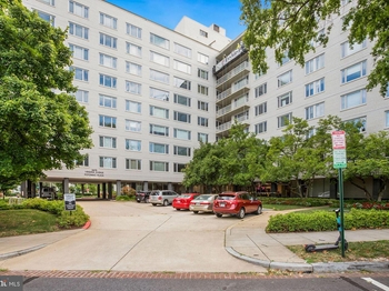 2475 Virginia Ave Nw #104