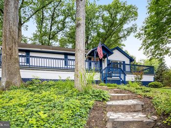 3324 Lorcom Lane
