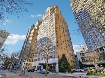 220 W Rittenhouse Square Unit: 8B