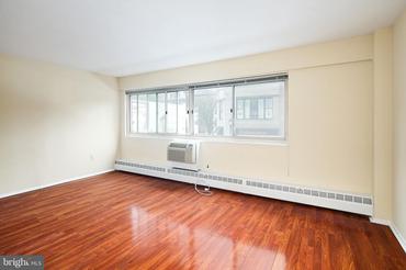 2101 Chestnut Street Unit: 209