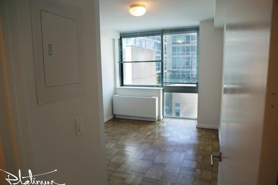 photo of 505 West 37th Street  ·  901