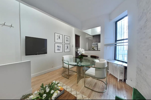 photo of 15 West 64th Street  ·  1-D