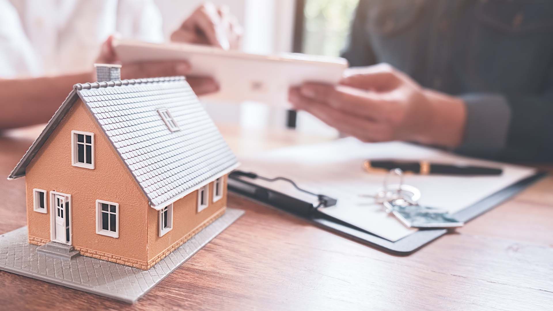 A Step-by-Step Guide on How to Seamlessly Sell and Buy a Home at the Same Time