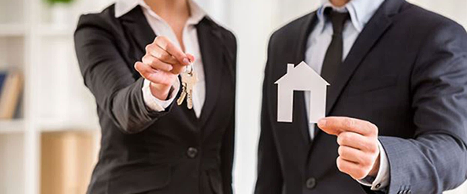 5 Reasons to Hire a Real Estate Professional When Buying & Selling!