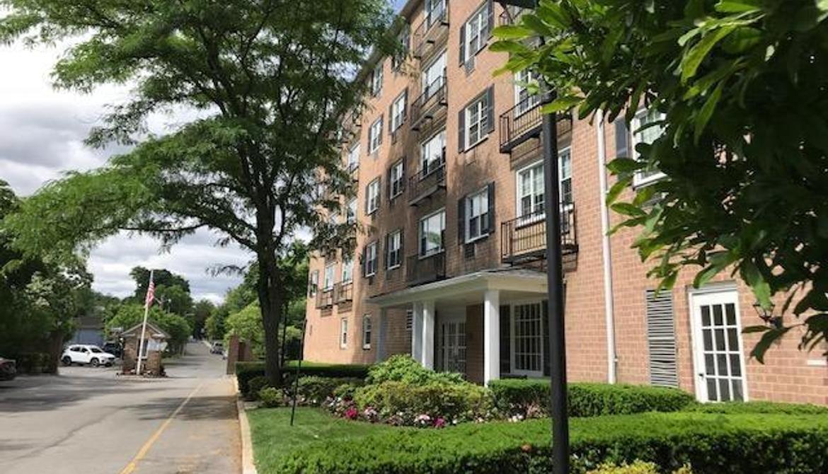 Just Listed: 1 Consulate Drive Unit: 4G, Eastchester