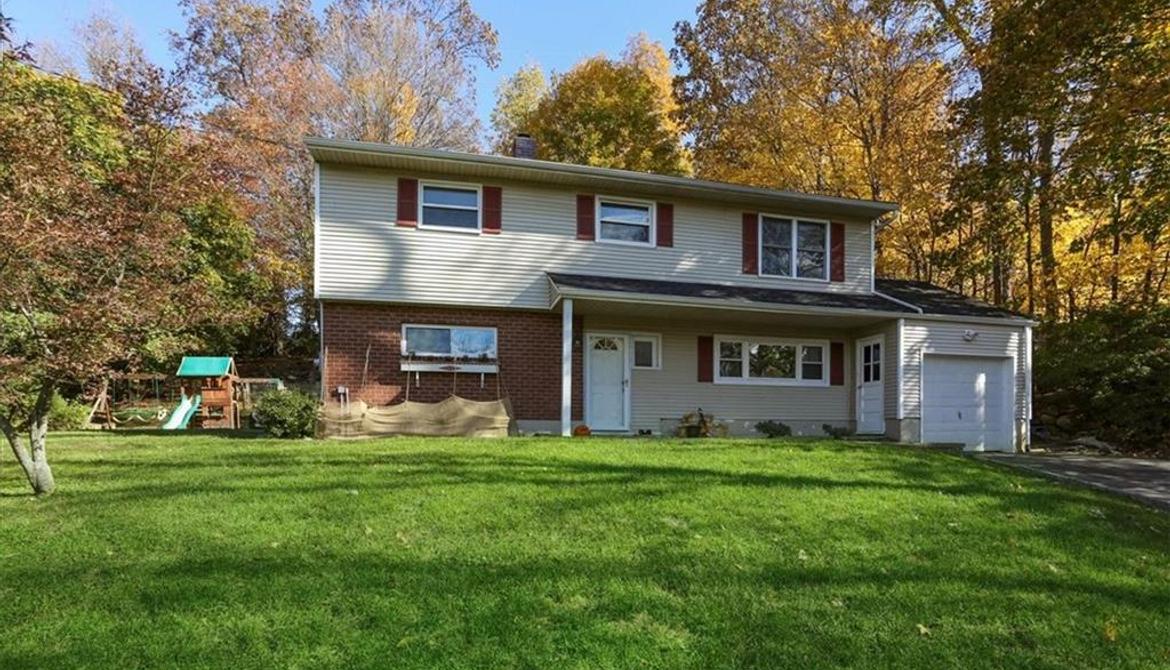 Just Sold: 3304 N Deerfield Avenue, Yorktown