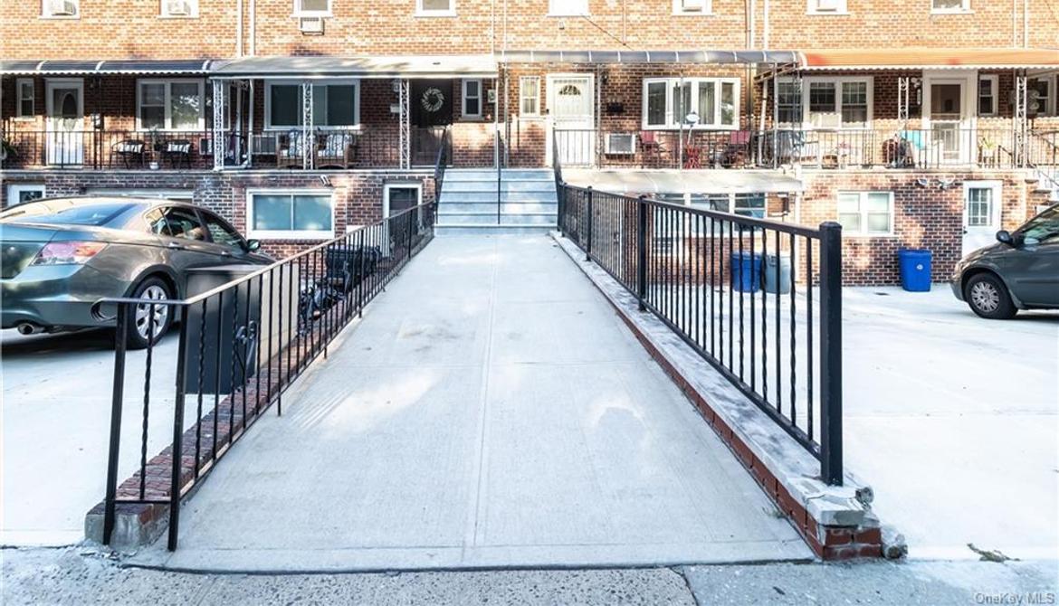 Just Sold: 940 Balcom Avenue, Bronx