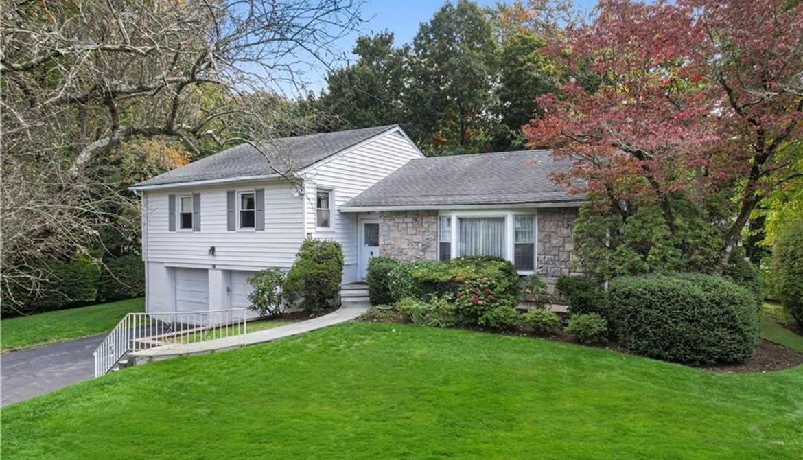 Just Listed: 297 Daisy Farms Drive, New Rochelle