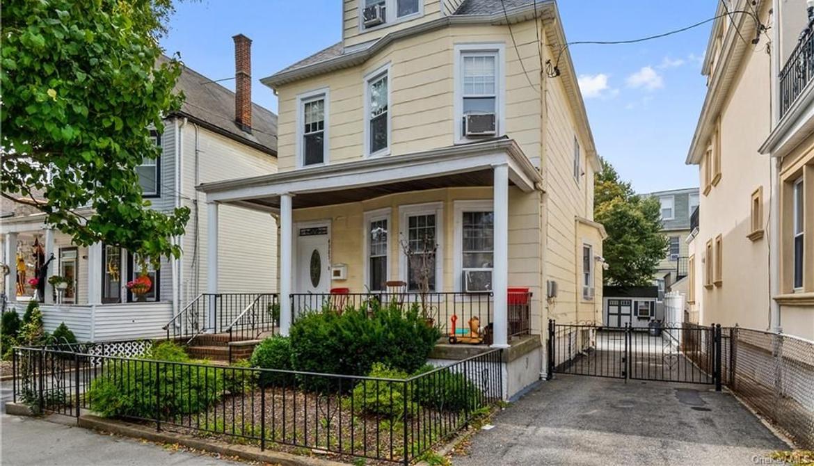 Just Listed: 4385 Martha Avenue, Bronx