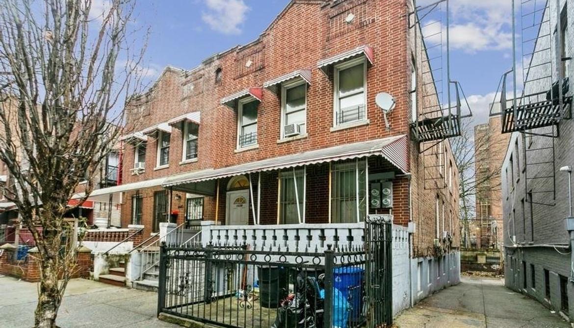 Just Listed: 1438 Taylor Avenue, Bronx