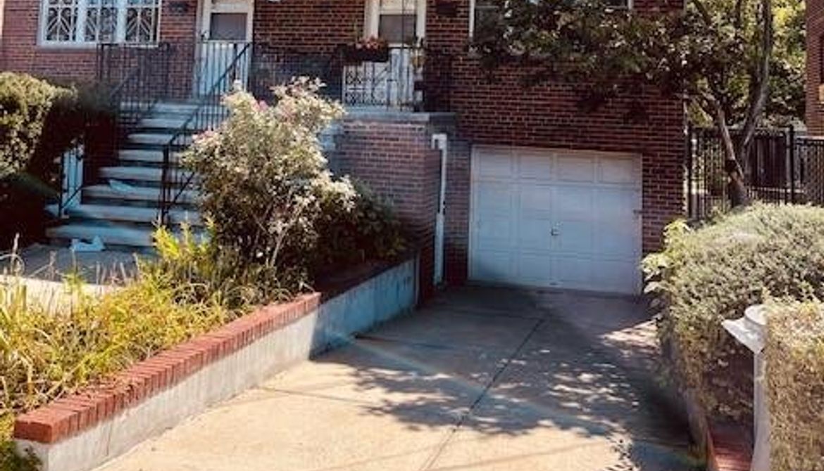 Just Sold: 2222 Esplanade Avenue, Bronx