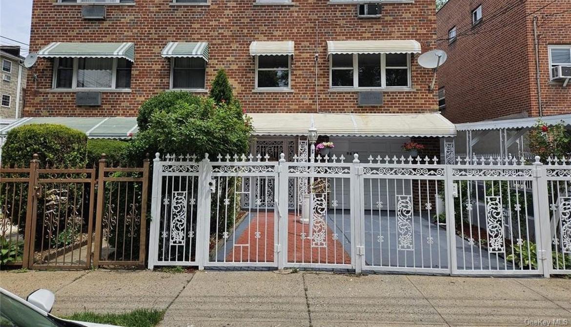 Just Listed: 1011 E 219th Street, Bronx