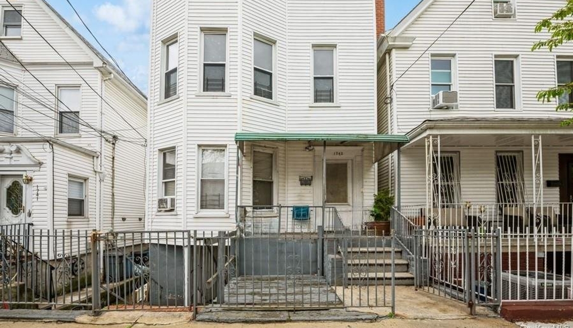 Just Listed: 1743 Taylor Avenue, Bronx