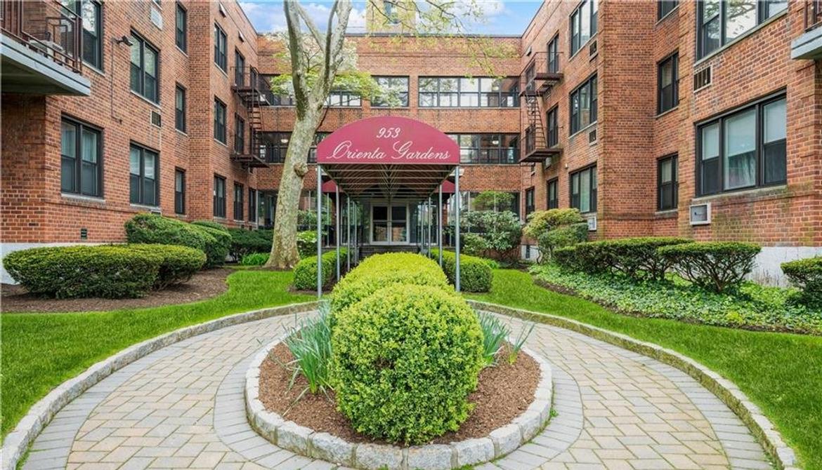 Just Listed: 953 W Boston Post Road Unit: 1L, Mamaroneck