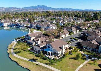 Exploring the Benefits of Moving into a Neighborhood with an HOA