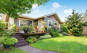 Easy Summer Curb Appeal Ideas