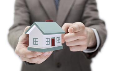 Can My Real Estate Agent Offer to Buy My Home If There are No Offers?