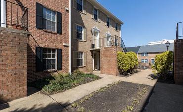 UNDER CONTRACT! 927 Rolfe St Unit A, Arlington, VA 22204