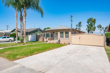 1053 W 7th St, Corona, CA 92882