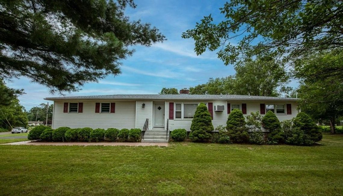 Just Sold: 2 Valley Brook Lane, North Haven