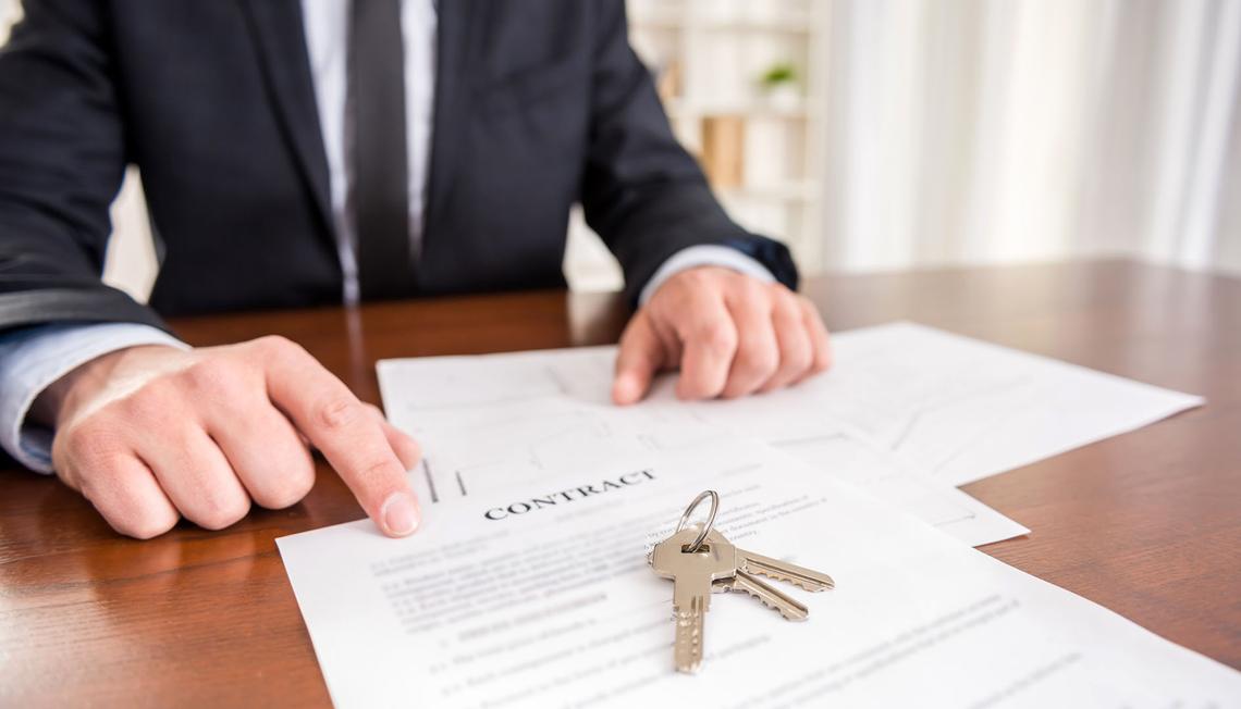 What Does an Escrow Agent Do?