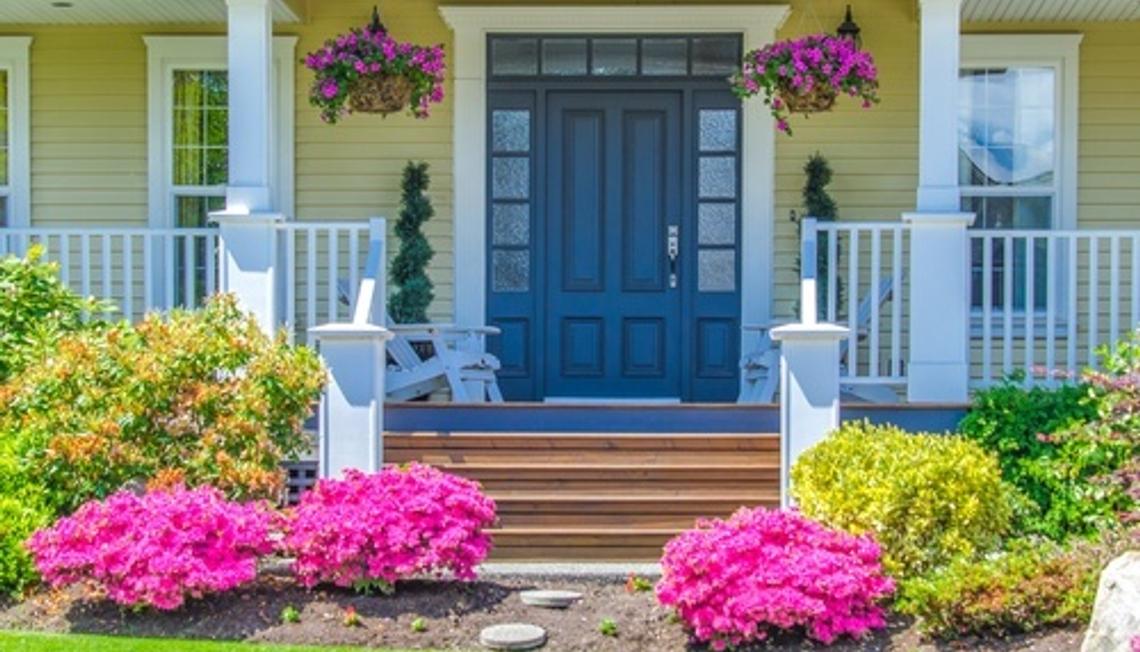 Stage Your Front Porch to Sell