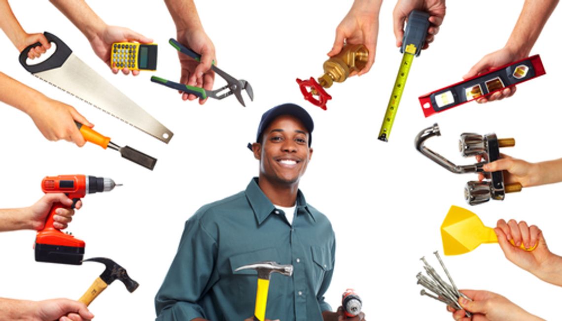 When to DIY and When to Hire a Contractor