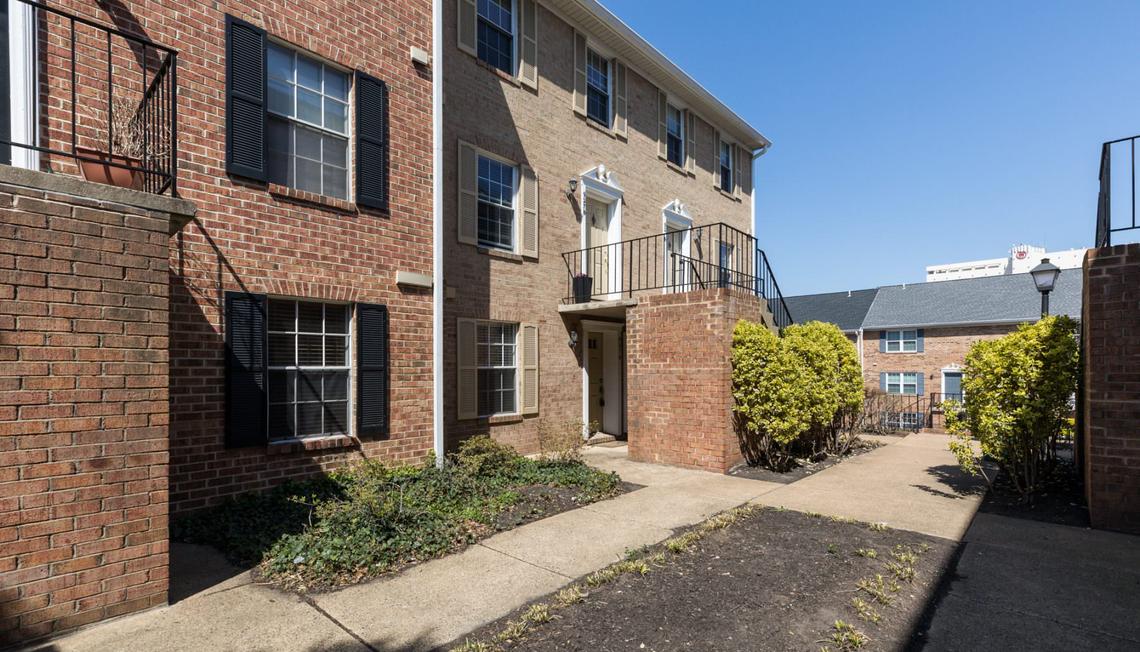 UNDER CONTRACT! 927 Rolfe St Unit A, Arlington, VA 22204