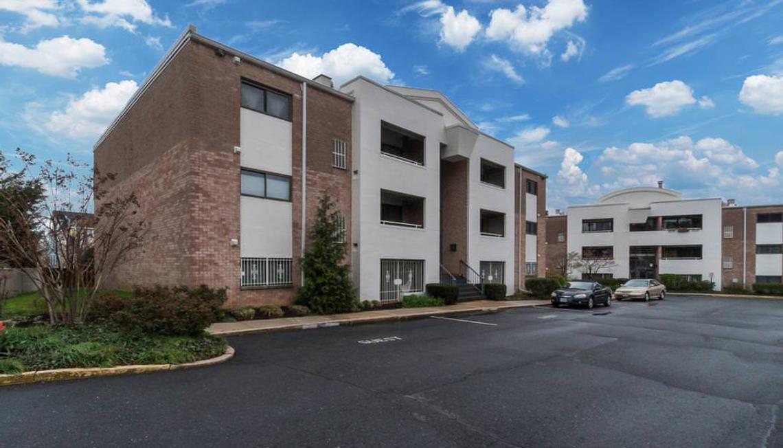 UNDER CONTRACT! 4356 Lee Highway #303 Arlington, VA 22207