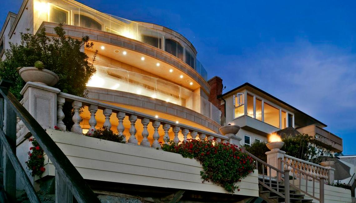 Laguna Beach House Draws TV Cameras, Crowd