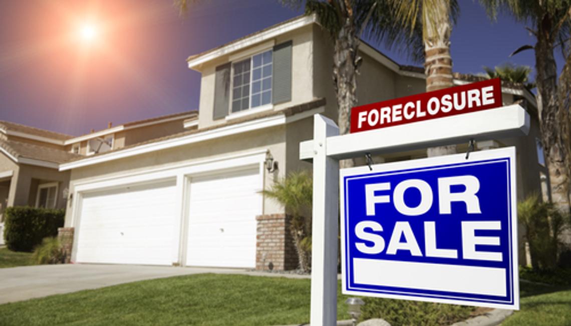 Should I Buy a Foreclosed House?